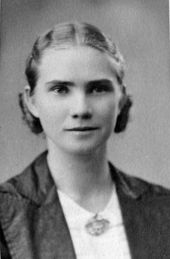Portrait of Maria Magdalena (Marie) Minnaar as a young woman
